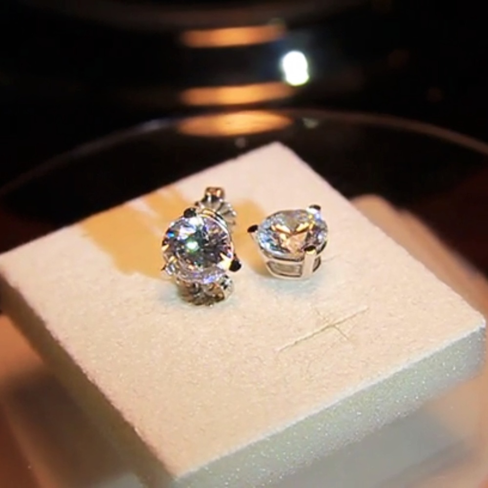 NWT Swarovski Zirconia Martini Style Stud Earrings - Picture 4 of 4